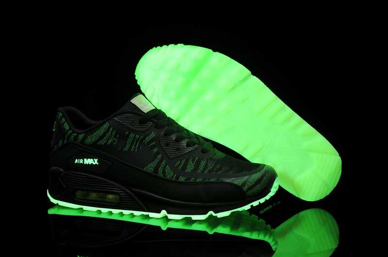 Nike Air Max 90 Glow in the Dark cru foot locker air max 90 bleu nouveau